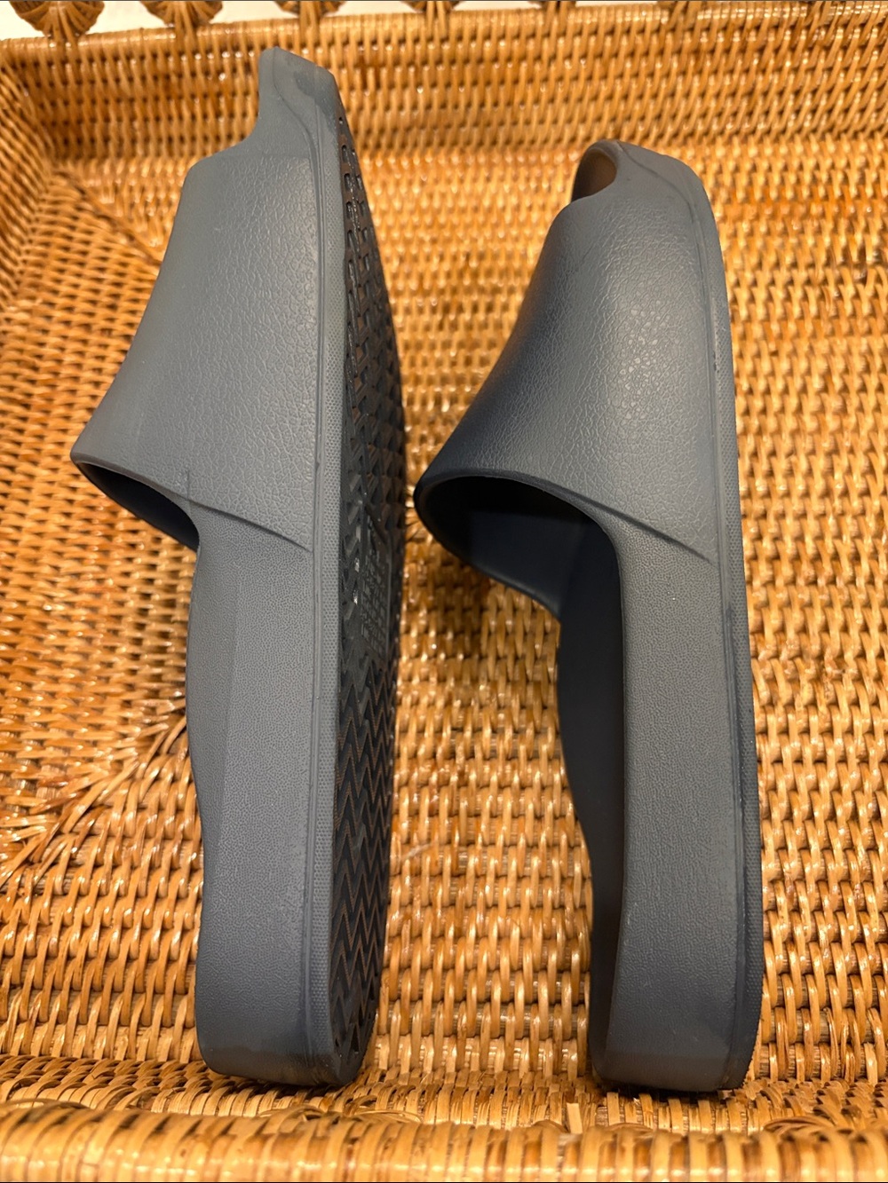 Men's Casual Slide Sandals in Navy Blue - Picture 5 of 6